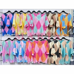 Sweter damski z dekoltem w serek