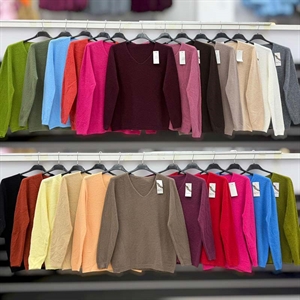 Sweter damski z dekoltem w serek