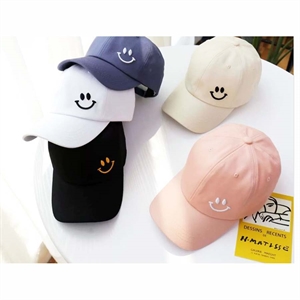 Czapka damska z daszkiem