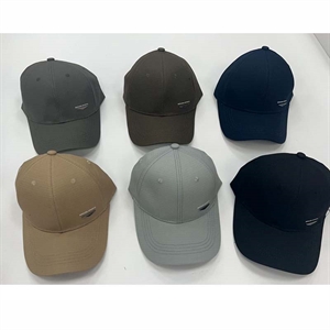 Czapka męska z daszkiem