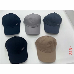 Czapka męska z daszkiem