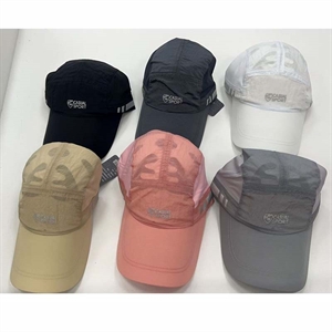 Czapka męska z daszkiem