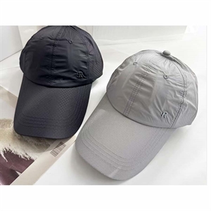 Czapka męska z daszkiem