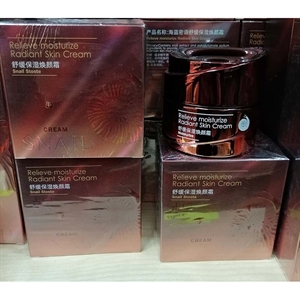 Krem nawilżający i rozświetlający skórę