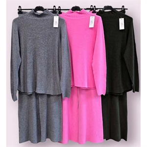 Komplet sweterkowy damski - Produkt Włoski