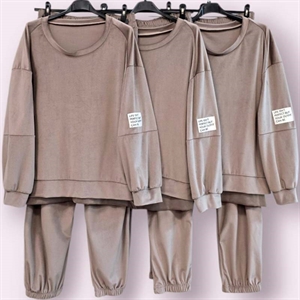 Komplet welurowy damski - Produkt Włoski