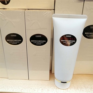 Oczyszczający płyn do mycia twarzy Clear Time Essence