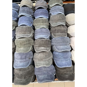 Czapka męska z daszkiem