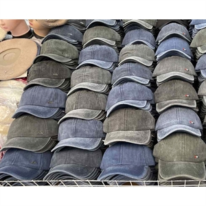 Czapka męska z daszkiem