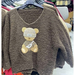 Sweter damski z dekoltem w serek
