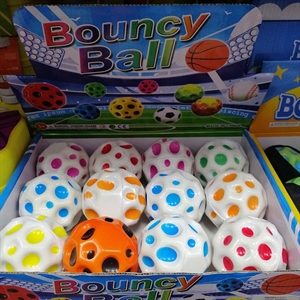 Zabawka - piłka odbijająca