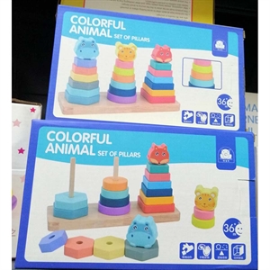 Kolorowy zestaw filarów ze zwierzętami