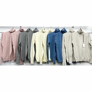 Sweter damski z golfem