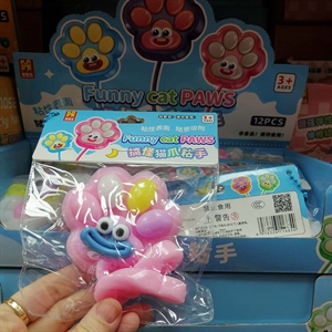 Śmieszne kocie łapy