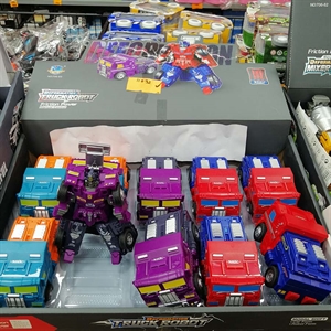 Zabawka - robot ciężarówka