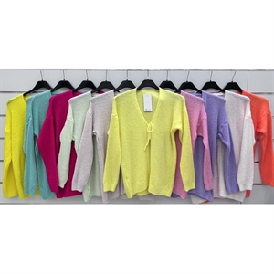 Sweter damski z dekoltem w serek