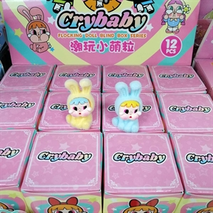 Seria pudełek niewidocznych dla lalek