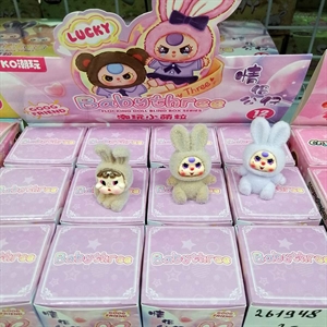 Seria pudełek niewidocznych dla lalek