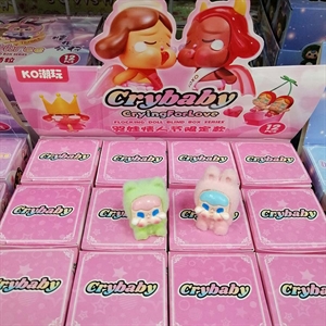 Seria pudełek niewidocznych dla lalek