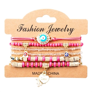 Zestaw 6 bransoletek na rękę z zawieszkami