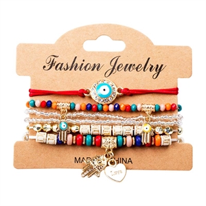 Zestaw 6 bransoletek na rękę z zawieszkami
