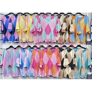 Sweter damski z dekoltem w serek