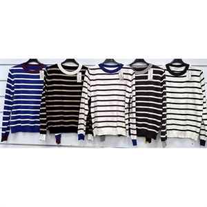 Sweter damski okrągły w paski