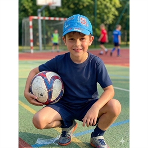 Czapka chłopięca z daszkiem