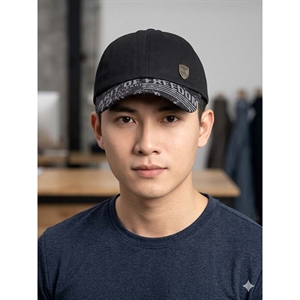 Czapka męska z daszkiem