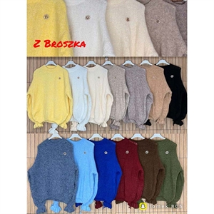 Sweter damski okrągły z broszka