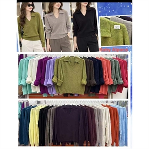 Sweter damski z dekoltem w serek