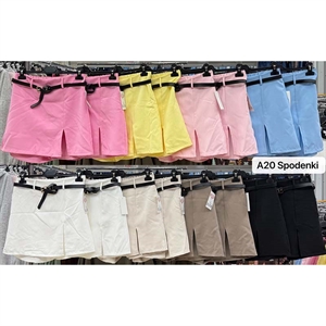 Szorty imitujące spódnicę - Produkt Włoski