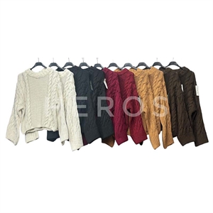 Sweter damski okrągły - Produkt Włoski