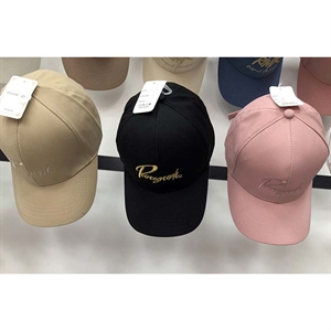 Czapka damska z daszkiem