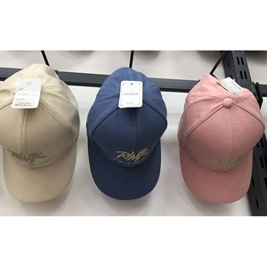 Czapka damska z daszkiem