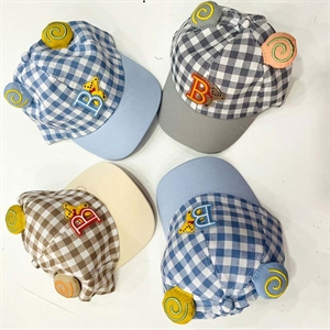 Czapka dla dzieci z daszkiem