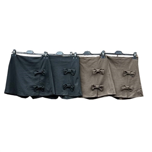 Szorty imitujące spódnicę - Produkt Włoski