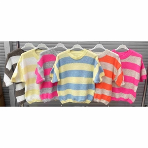 Sweter damski z krótkim rękawem w paski