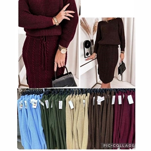 Komplet sweterkowy damski ze spódnicą