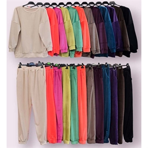 Komplet welurowy damski - Produkt Włoski