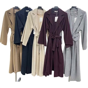 Płaszcz damski produkt Włoski