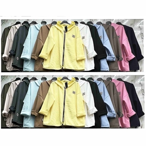 Bluza damska rozpinana na zamek z kapturem produkt Włoski