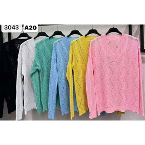 Sweter damski z dekoltem w serek - Produkt Włoski