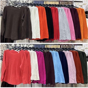 Sweter damski okrągły - Produkt Włoski