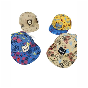 Czapka dziecięca z daszkiem