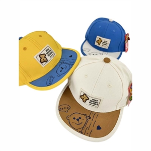 Czapka dziecięca z daszkiem