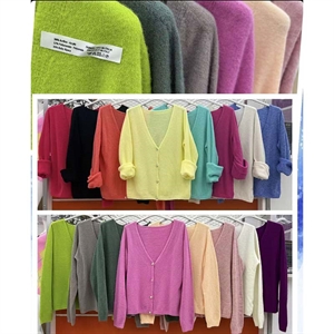 Sweter damski zapinany na guziki - Produkt Włoski