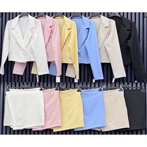 Komplet Marynarka + Szorty imitujące spódnicę produkt Włoski