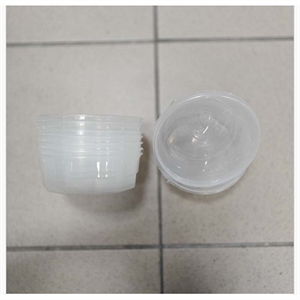 Jednorazowe plastikowe pudełka