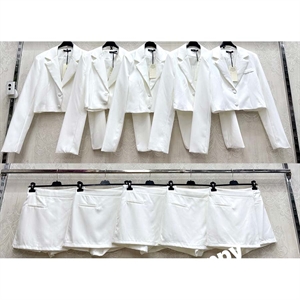 Komplet marynarka i spódnica - produkt Włoski